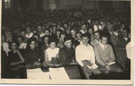 Pubblico in platea a un convegno - [195-?]