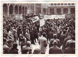 Concentrazione in Piazza del popolo a Pesaro - 1973