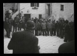 Pubblico al comizio di Luigi Manna - [1945?]