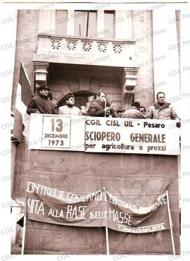 Palco davanti al palazzo delle poste - 1973