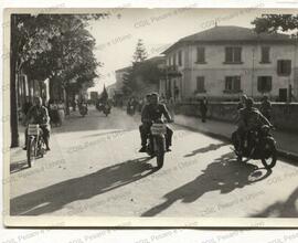 Corteo in moto "Sostenete l'Unità"- 1949
